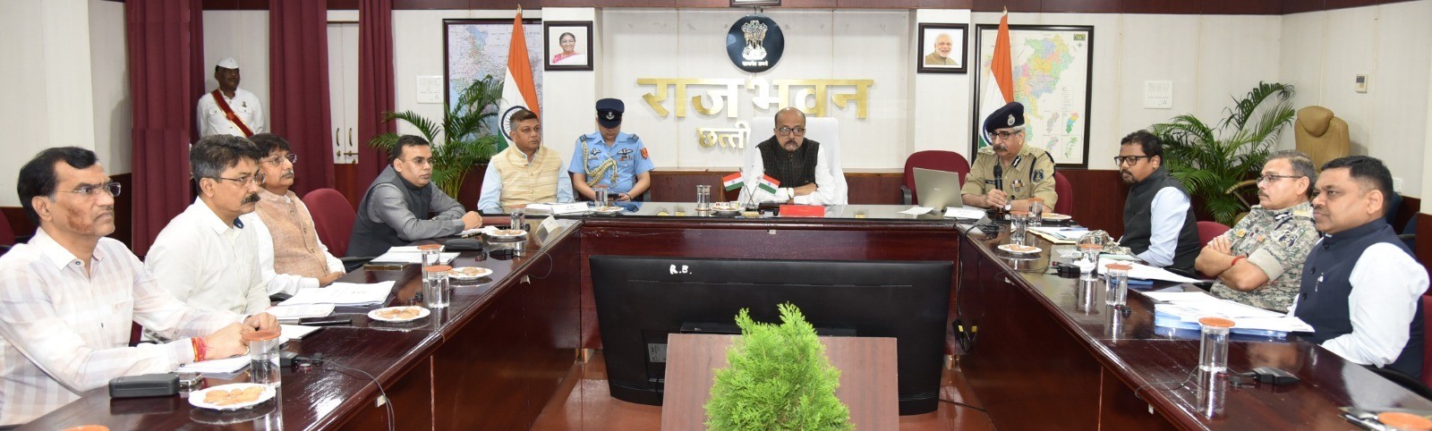 राज्यपाल रमेन डेका ने प्रदेश के अनुसूचित और नक्सल प्रभावित क्षेत्रों में रह रहे लोगों को सरकार की योजनाओं का लाभ दिलाने के निर्देश दिए