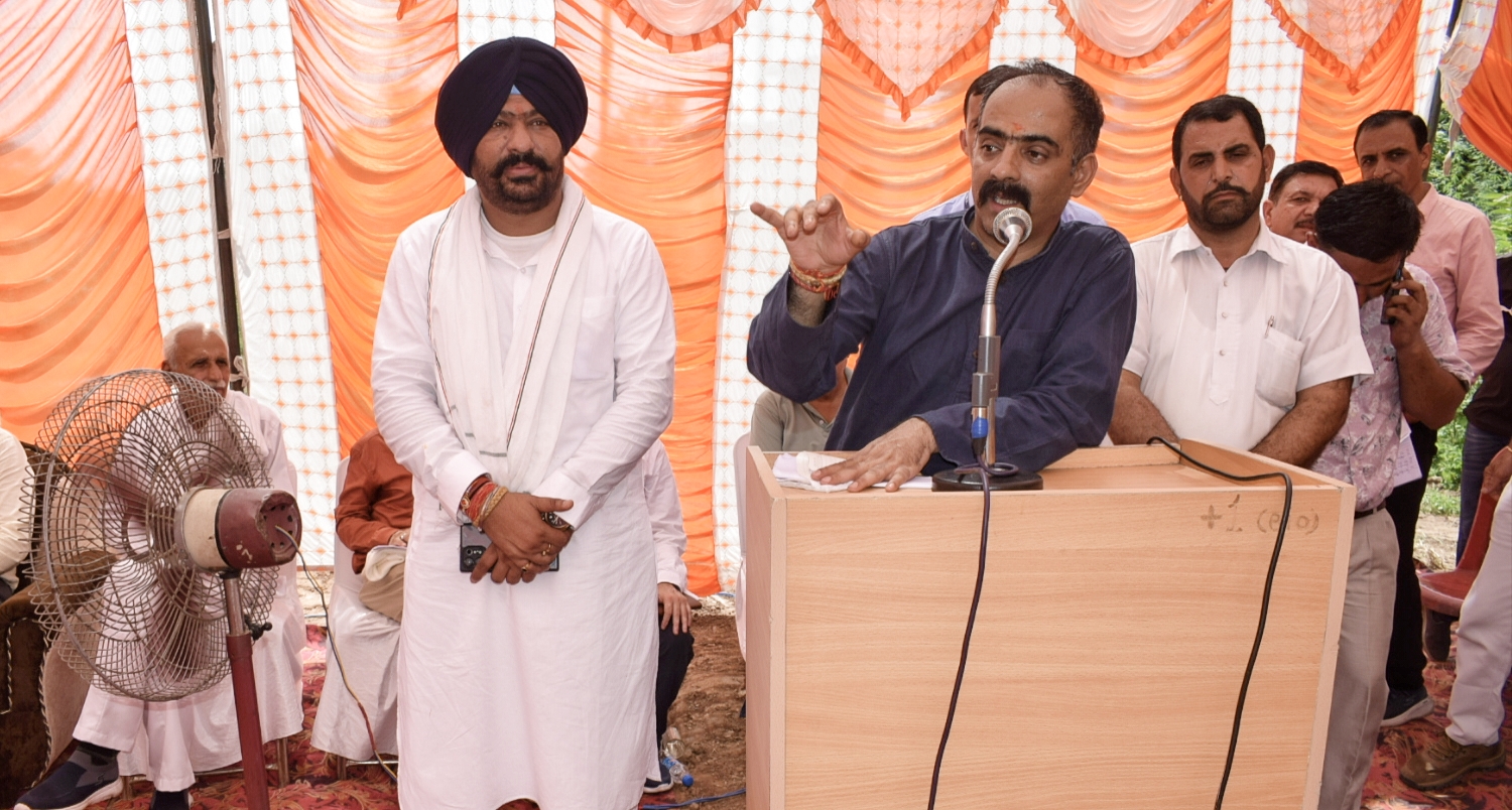 प्रदेश सरकार ग्रामीण क्षेत्रों में मूलभूत सुविधाएं सुनिश्चित बनाने के लिए कार्य कर रही है: अनिरूद्ध सिंह