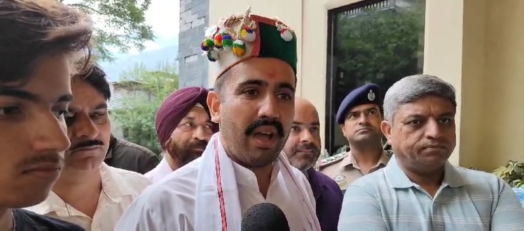 लोक निर्माण तथा शहरी विकास मंत्री विक्रमादित्य सिंह ने स्थगित किया जिला चंबा का शेष दौरा