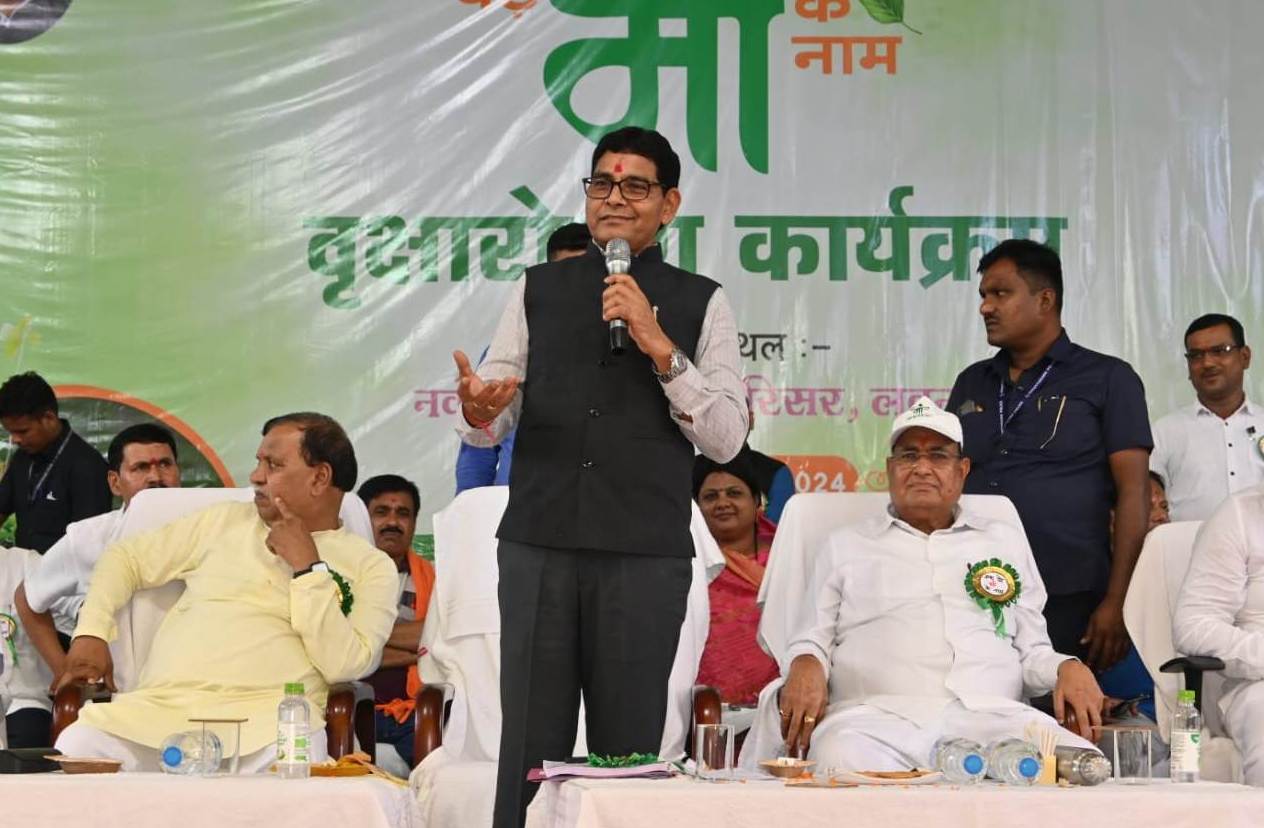 बलौदा बाजार-भाटापारा में वन महोत्सव कार्यक्रम में शामिल हुए टंकराम वर्मा