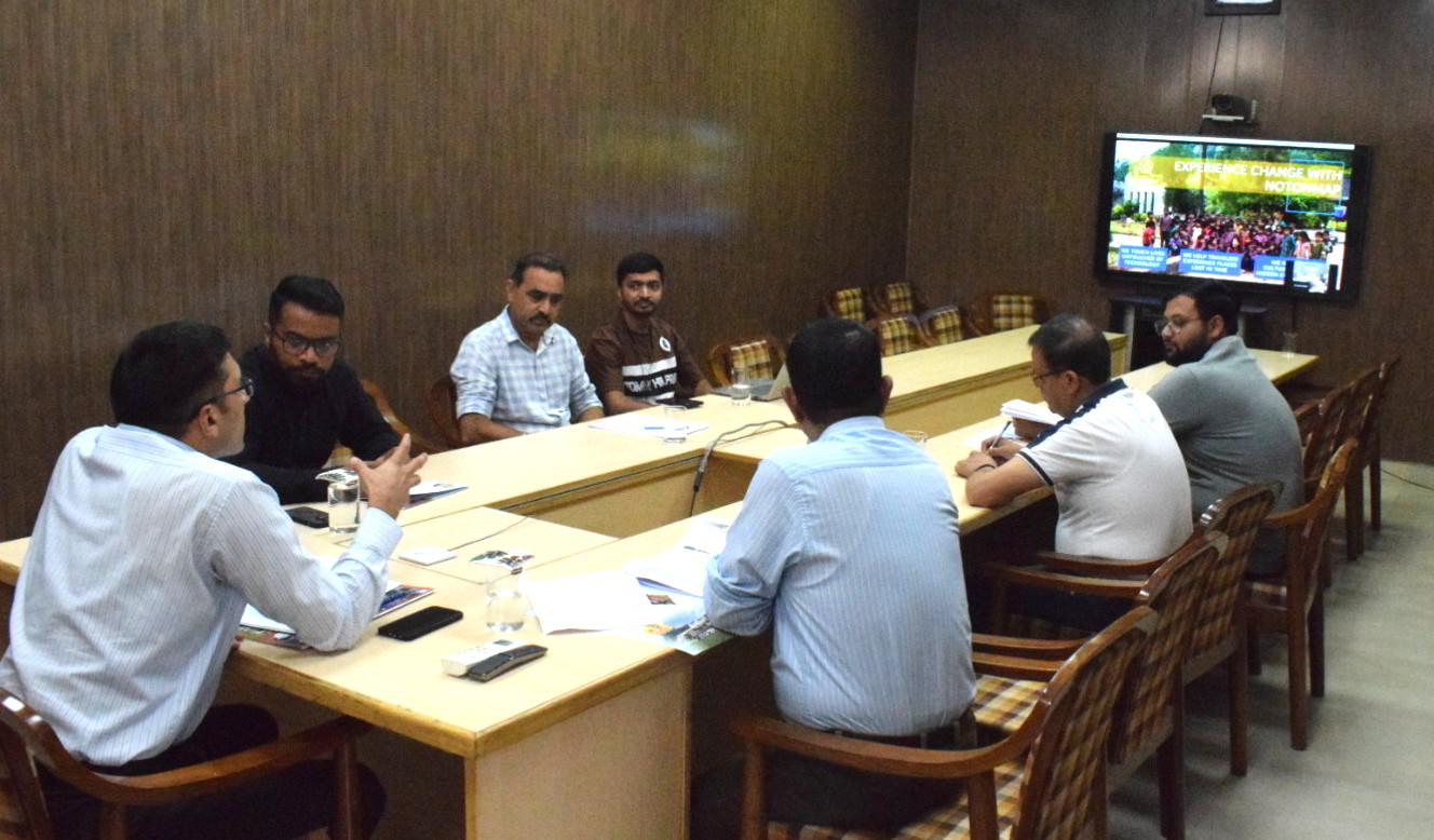 ज़िला सूचना विज्ञान केंद्र के वीडियो कॉन्फ्रेंसिंग कक्ष में एक बैठक का आयोजन किया गया
