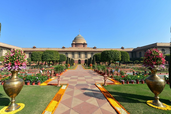 राष्ट्रपति भवन में जारी अमृत उद्यान ग्रीष्‍मकालीन संस्‍करण में कल शिक्षक दिवस के अवसर पर देशभर के शिक्षक भ्रमण करेंगे   