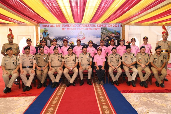 BSF  ADG (OPS) Anurag Garg flagged off all-women mountaineering team from New Delhi