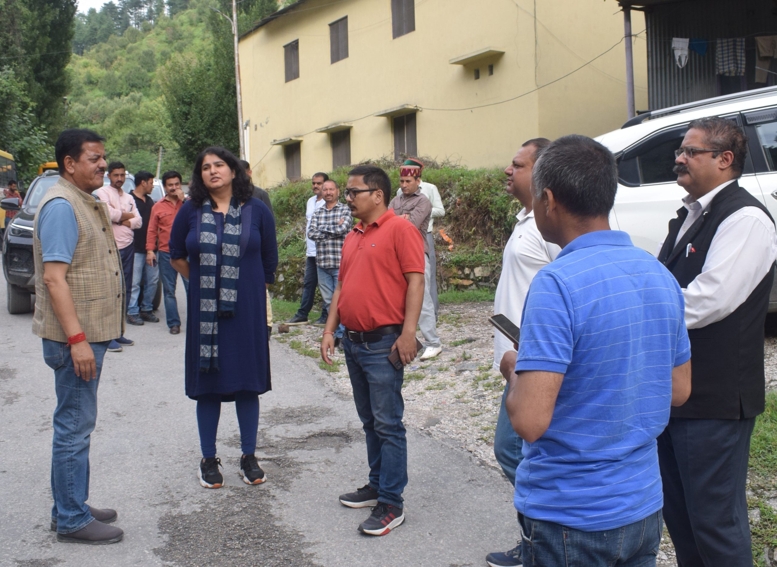 उपायुक्त कुल्लू तोरूल एस रवीश ने मलाणा परियोजना क्षेत्र के बाढ़ प्रभावित क्षेत्रों का जायज़ा लिया