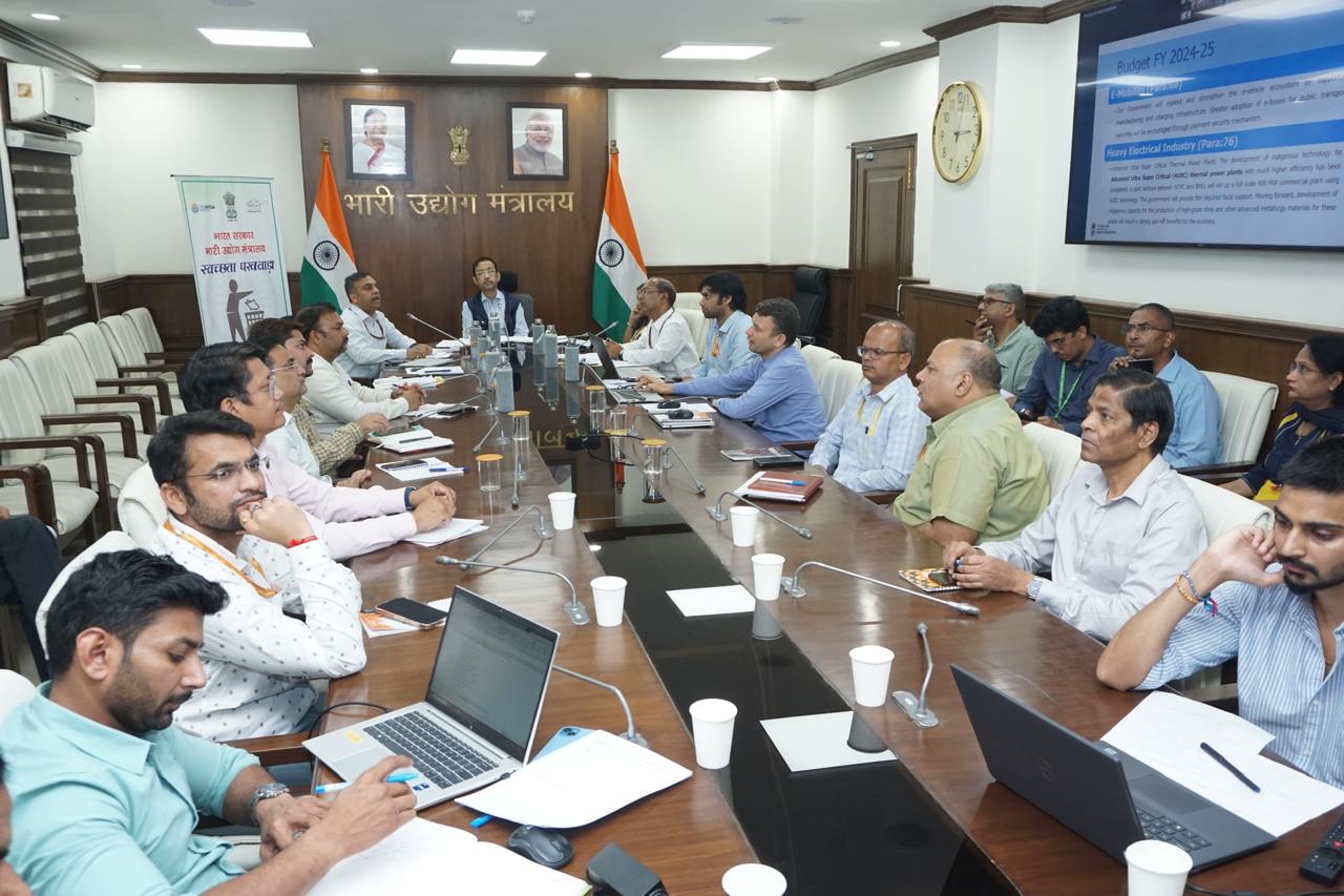 भारी उद्योग मंत्री एच.डी. कुमारस्वामी ने इलेक्ट्रिक वाहन पारिस्थितिकी तंत्र के विस्तार पर एक वेबिनार की अध्यक्षता की
