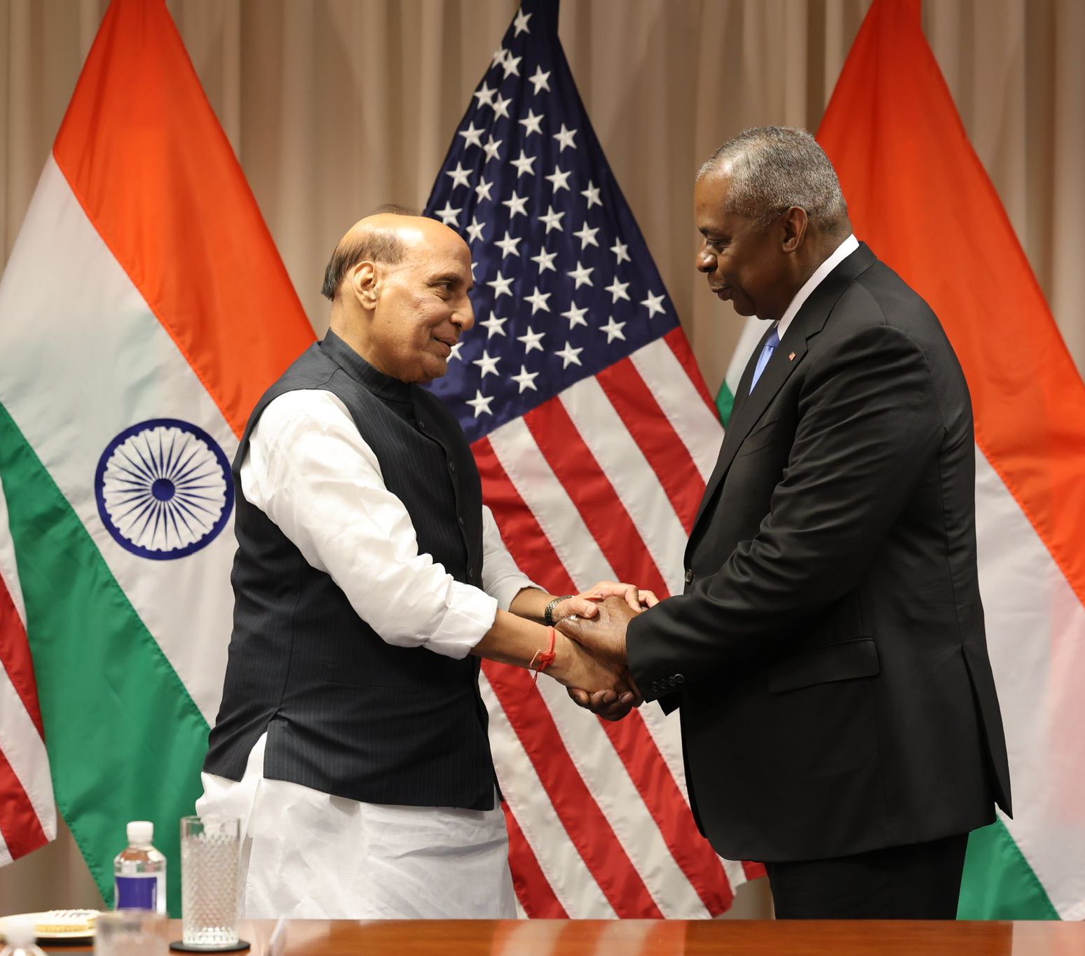 भारत और अमरीका के रक्षा मंत्रियों ने दोनों देशों के बीच वर्तमान रक्षा सहयोग गतिविधियों की समीक्षा की
