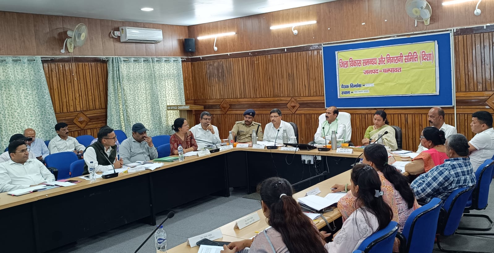 केंद्रीय सड़क परिवहन एवं राजमार्ग राज्यमंत्री अजय टम्टा ने चंपावत में केंद्र पोषित योजनाओं का अधिक से अधिक लाभ आम जनता तक पहुंचाने के दिए निर्देश