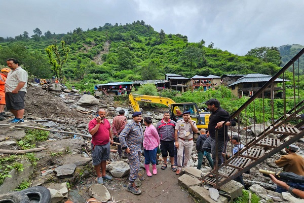 तेरंग हादसे में लापता हुए व्यक्ति की तलाश लगातार जारी: उपायुक्त मंडी अपूर्व देवगन