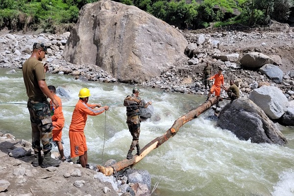 हिमाचल प्रदेश में बादल फटने की तीन घटनाओं में लापता हुए 46 लोगों की तलाश का अभियान जारी