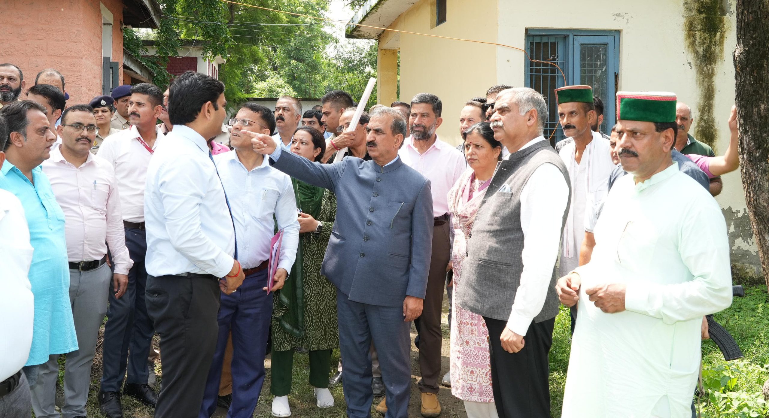 मुख्यमंत्री ठाकुर सुखविंद्र सिंह सुक्खू ने देहरा क्षेत्र में विभिन्न विकास कार्यों के लिए भूमि का किया निरीक्षण