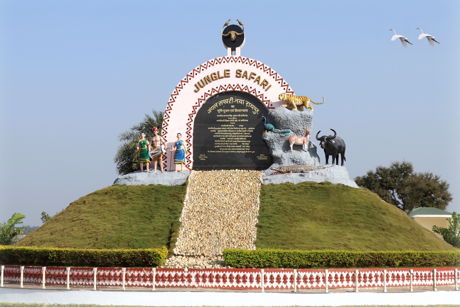 नवा रायपुर स्थित जंगल सफारी को प्लास्टिक मुक्त बनाने के लिए आज से प्रबंधन ने पर्यटकों द्वारा प्लास्टिक ले जाने पर प्रतिबंध लगाया