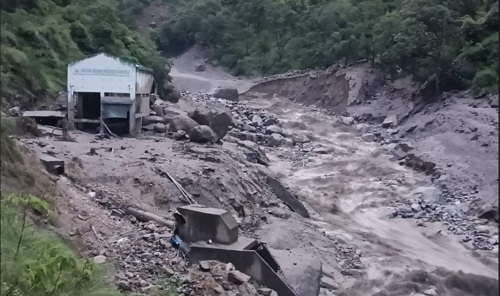 प्रदेश में बीती रात हुई मानसून की भारी वर्षा और बादल फटने से भारी नुकसान