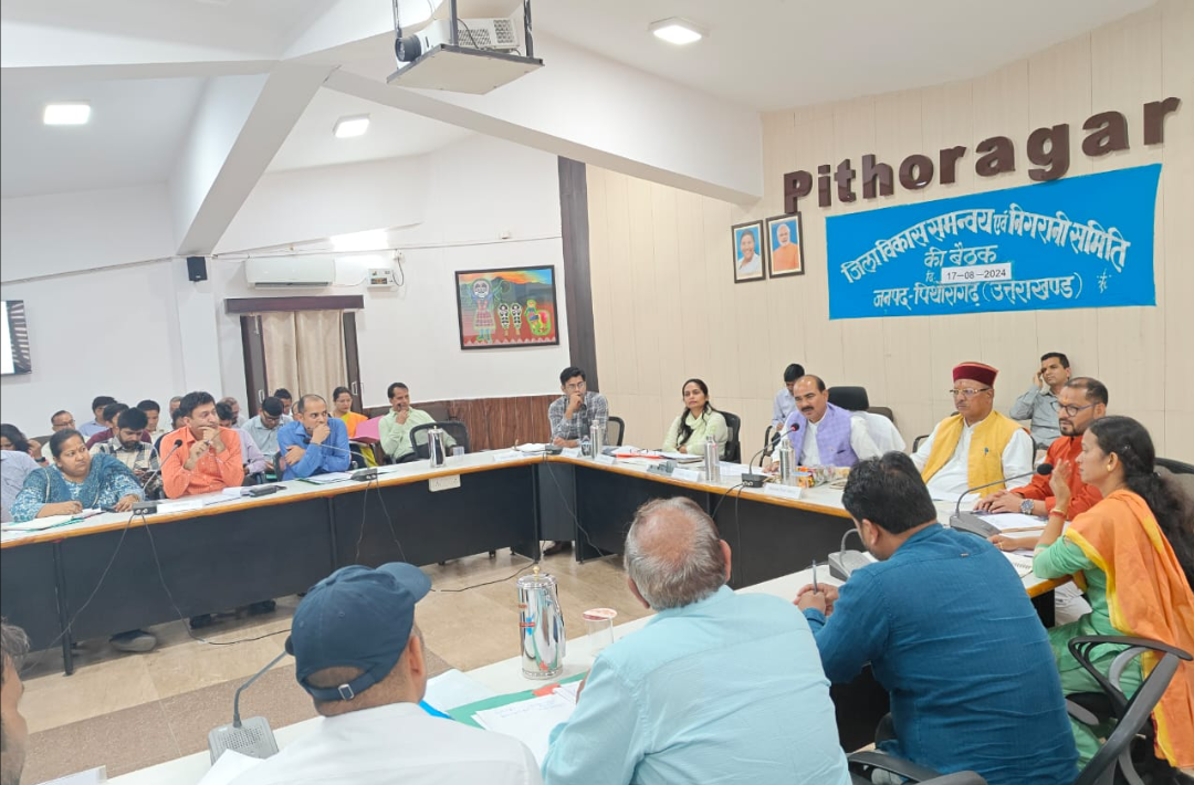 केंद्रीय राज्य मंत्री अजय टम्टा ने अधिकारियों को सरकार की योजनाओं से अंतिम व्यक्ति को लाभान्वित करने के दिए निर्देश