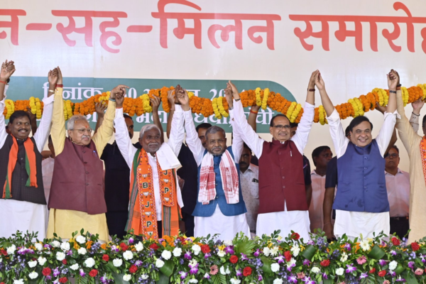झारखंड के पूर्व मुख्यमंत्री चंपई सोरेन और उनके बेटे बाबूलाल सोरेन भाजपा में शामिल हुए