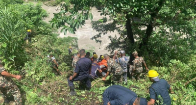 नेपाल में भारत से यात्रियों को ले जा रही एक बस के नदी में गिरने से 27 लोगों की मौत