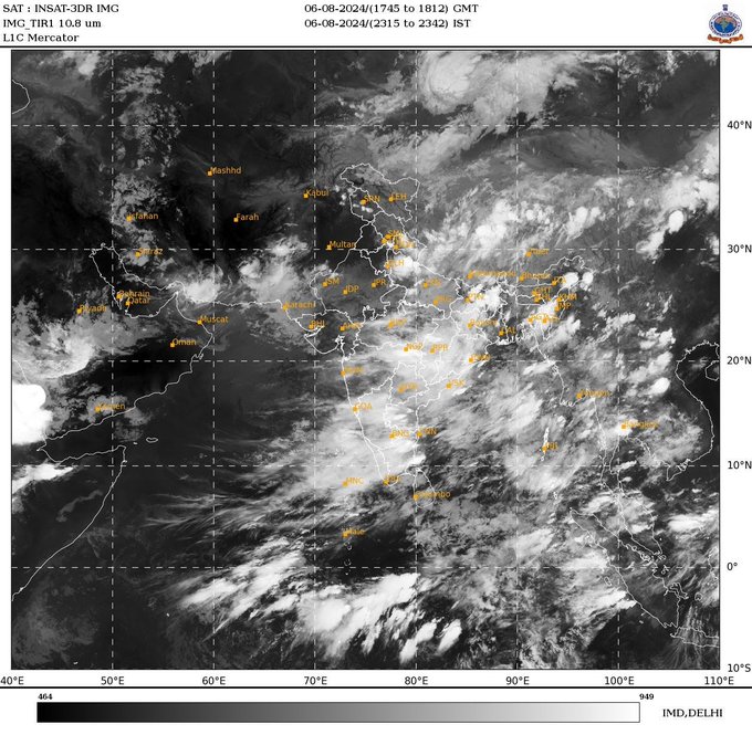 ભારતીય હવામાન વિભાગે  આગામી ચાર  દિવસ  હિમાચલ પ્રદેશ અને ઉત્તરાખંડમાં ભારે વરસાદની આગાહી કરી