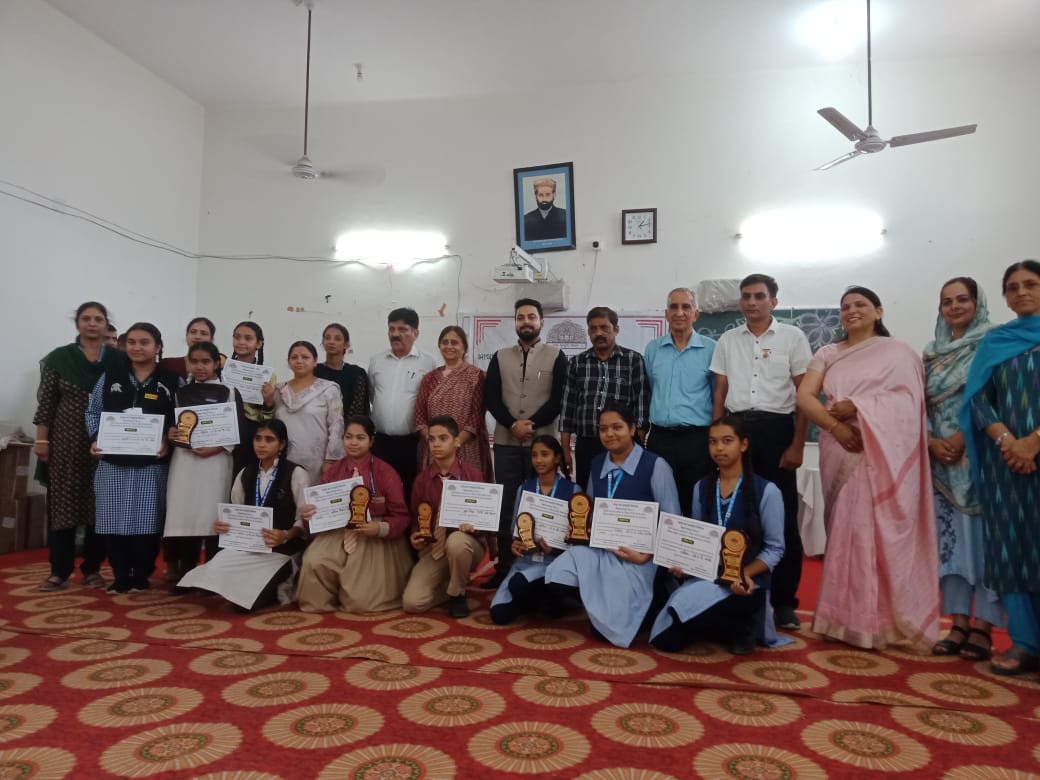 भाषा-संस्कृति विभाग जिला कांगड़ा द्वारा जिला स्तरीय राजभाषा हिन्दी पखवाडे का आयोजन जी.ए.वी. स्कूल कांगडा में किया गया