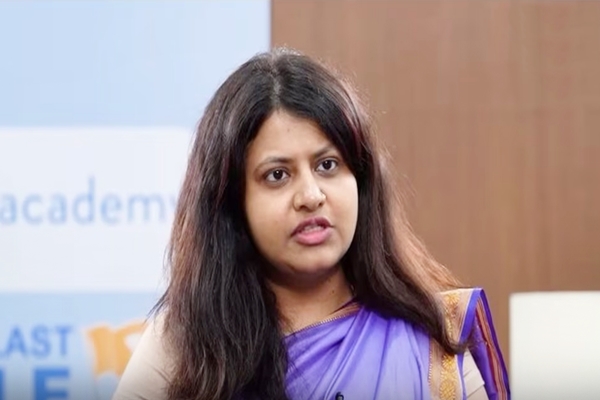 ২০২৩ ব্যাচের আইএএস বিতর্কিত শিক্ষানবিশ পূজা খেদকরকে চাকরি থেকে বরখাস্ত করেছে কেন্দ্র।