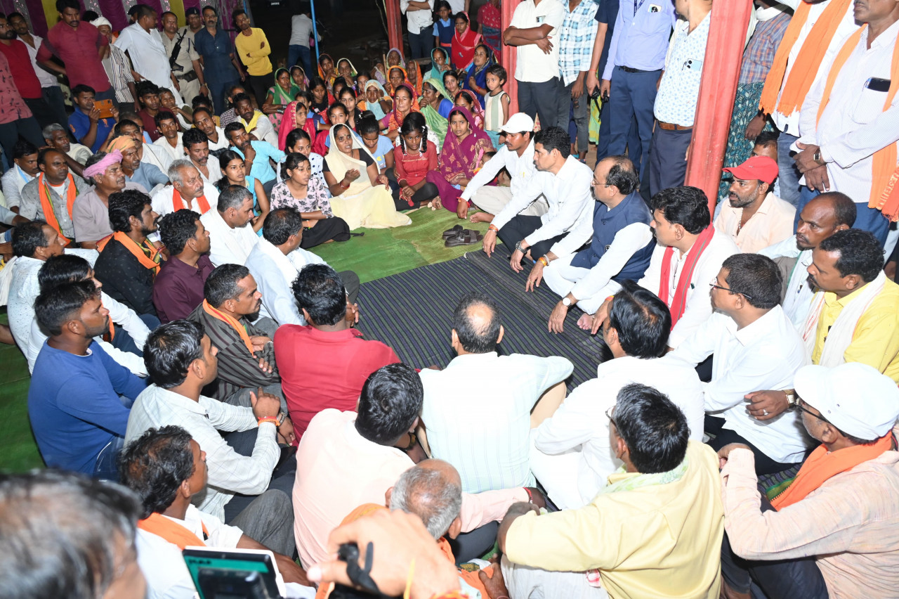 छत्तीसगढ़ के उपमुख्यमंत्री अरुण साव और विजय शर्मा कल शनिवार को कबीरधाम जिले के लोहारीडीह गांव पहुंचे