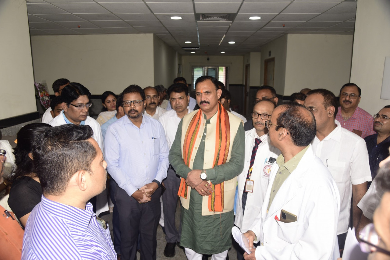 छत्तीसगढ़ के स्वास्थ्य मंत्री श्याम बिहारी जायसवाल ने बिलासपुर सिम्स के डीन डॉ. के. के. सहारे और एम. एस. डॉ. एस. के. नायक को निलंबित किया