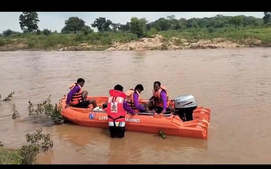 छत्तीसगढ़ के जशपुर जिले में बीते दो-तीन दिनों से रूक-रूककर हो रही भारी बारिश से सामान्य जनजीवन अस्त-व्यस्त