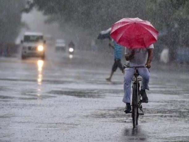 मौसम विभाग के अनुसार उत्तर आंध्रप्रदेश-दक्षिण ओडिशा तटों से सटे बंगाल की खाड़ी पर एक निम्न दबाव का क्षेत्र बना हुआ है