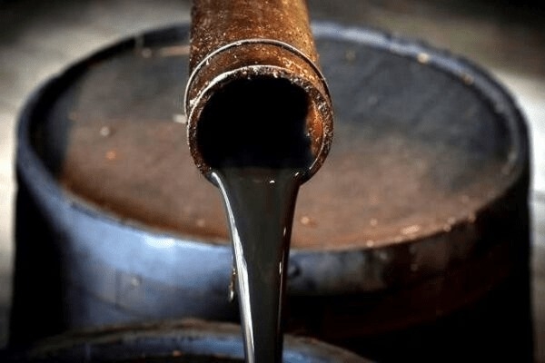 अंतरराष्ट्रीय बाजार में कच्चे तेल की कीमतें तीन वर्षों में सबसे कम स्‍तर पर 