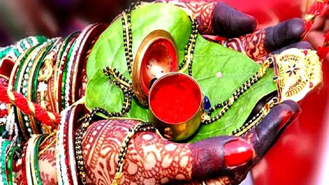 राजधानी रांची सहित राज्यभर की सुहागिन महिलाओं ने हरितालिका तीज पर अपने पति की लम्बी उम्र की कामना की