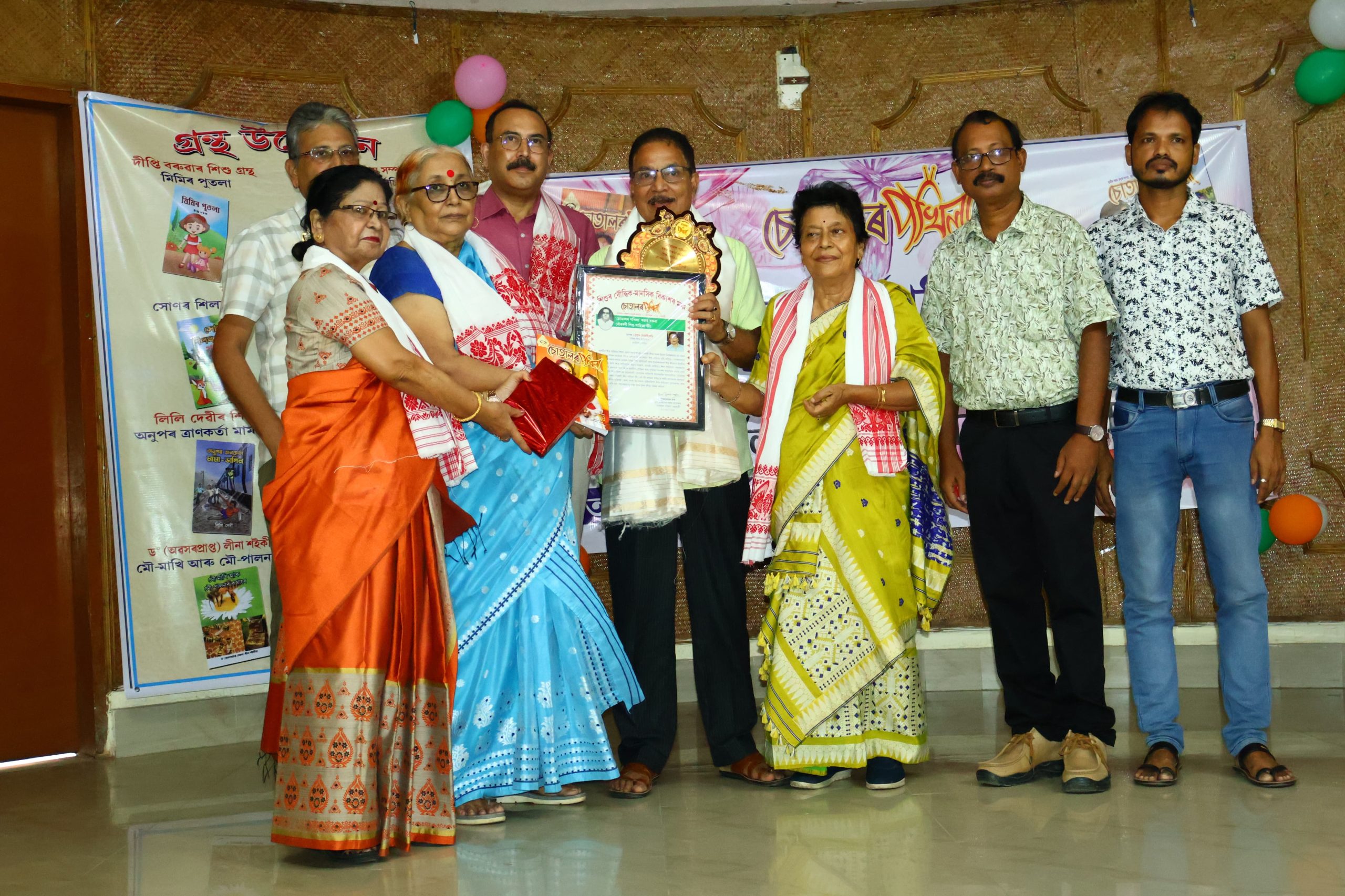 বিশিষ্ট শিশু সাহিত্যিক নূপূৰ মোমাইদেউ ছদ্মনামেৰে শিশু সাহিত্য ৰচনা কৰি অহা ত্রৈলোক্য ভট্টাচার্যক ৰজত বৰুৱা স্মৃতি শিশু সাহিত্য বঁটা প্ৰদান