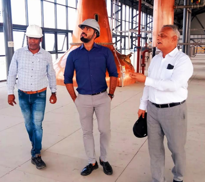 उपायुक्त जतिन लाल ने ऊना के पंडोगा में नवस्थापित इयान मैकलियोड डिस्टलर्स की माल्ट स्पिरिट डिस्टिलरी का किया दौरा