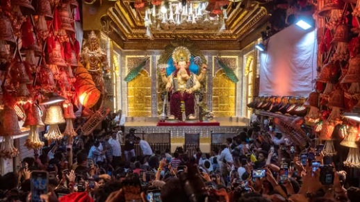 Maharashtra: Lakhs of devotees bid adieu to Ganapati yesterday