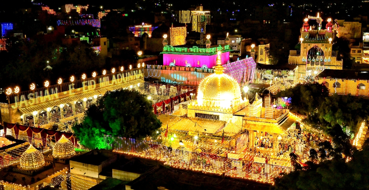 पैगम्‍बर मोहम्‍मद के जन्‍मदिन के अवसर पर ईद मिलाद-उन-नबी का त्‍योहार मनाया जा रहा है