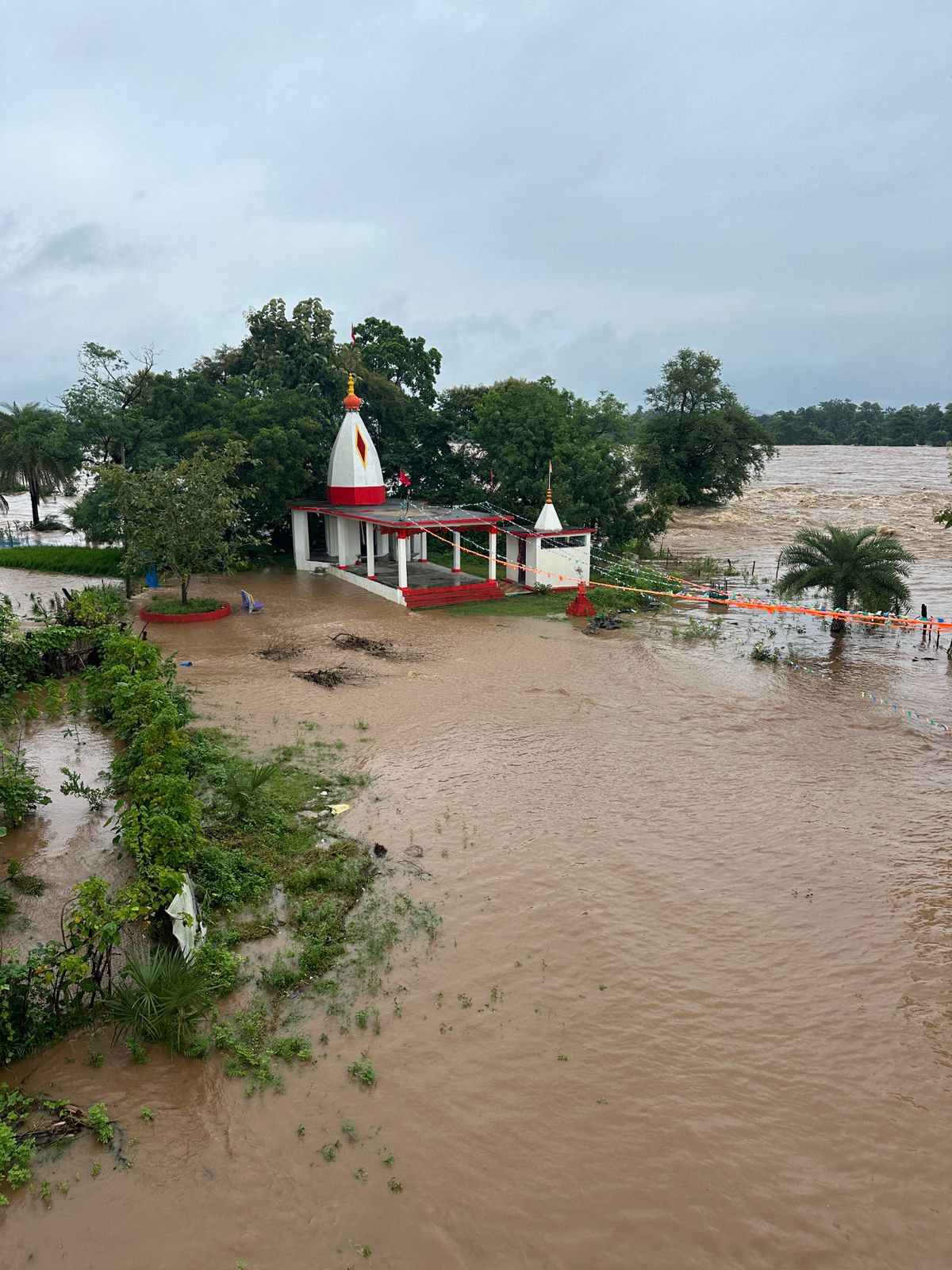 सुकमा जिले में बीते 36 घंटो से हो रही बारिश की वजह से कोंटा और दोरनापाल में लोगों के घरों में पानी भर गया