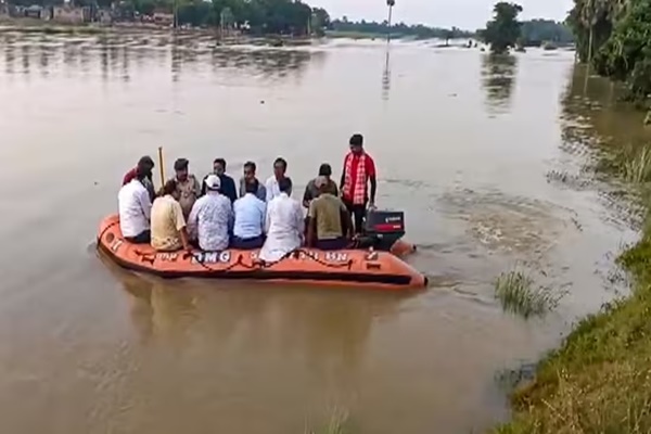 पश्चिम बंगाल राज्‍य सरकार की उचित तैयारियों के अभाव में राज्‍य के दक्षिणी जिलों में बाढ़ आई-  राज्‍यपाल डॉक्‍टर सी.वी. आनंद बोस