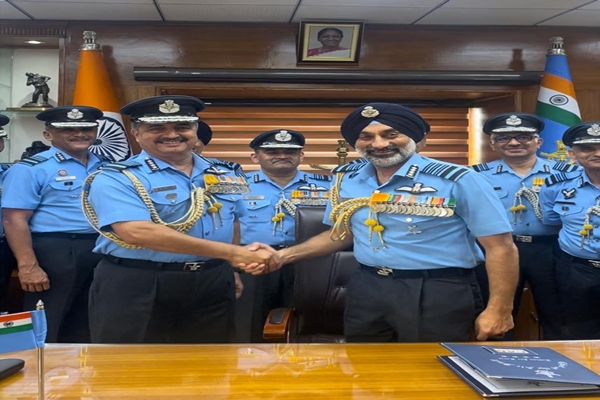 एयर मार्शल अमर प्रीत सिंह ने भारतीय वायु सेना के नए प्रमुख के रूप में कार्यभार संभाला