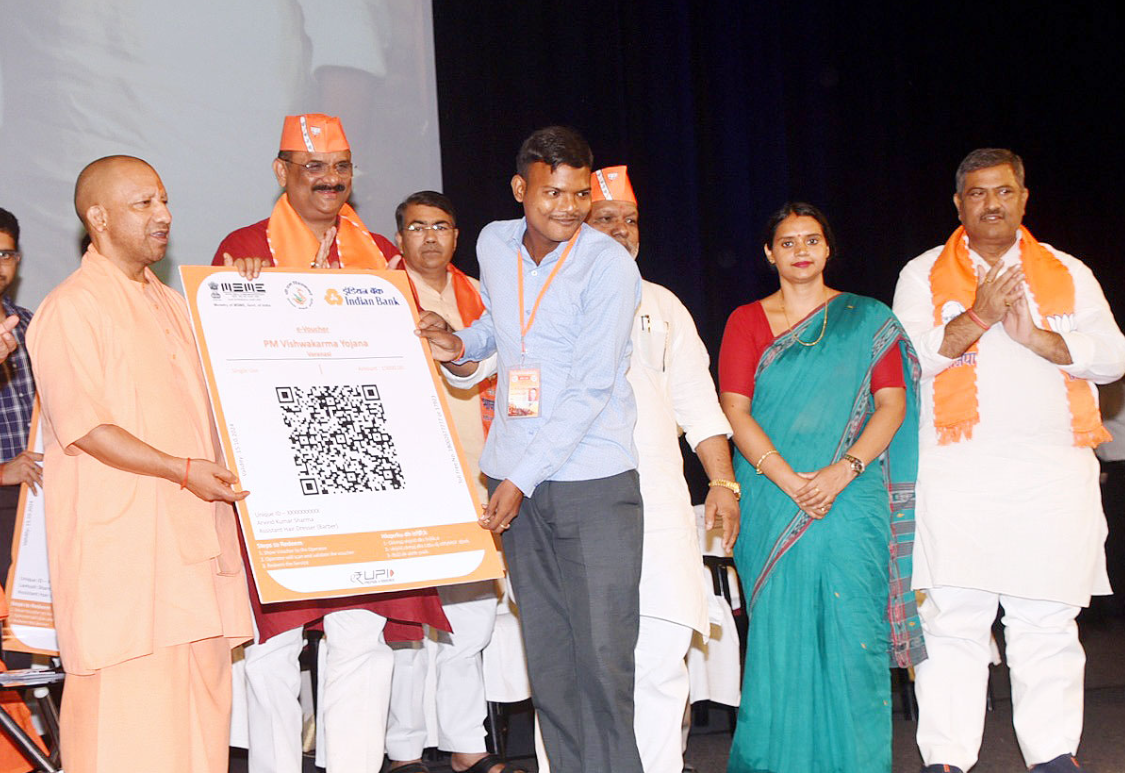 मुख्यमंत्री योगी आदित्यनाथ ने वाराणसी में ‘स्वच्छता ही सेवा’ कार्यक्रम का किया शुभारंभ