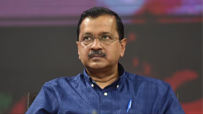 भाजपा ने आरोप लगाया की पूर्व मुख्‍यमंत्री अरविंद केजरीवाल ने अपने कार्यकाल के दौरान मिले निवास, 6 फ्लैग स्टाफ रोड स्थित बंगले को  पूर्ण रूप से खाली  नहीं किया है