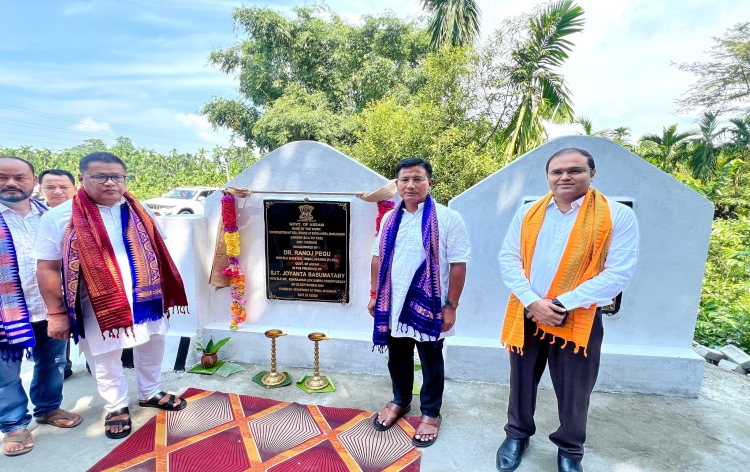 চিৰাং জিলাৰ বামুনগাঁৱৰ বীৰঝৰাত শিক্ষামন্ত্ৰী ৰণোজ পেগুৰ আৰচিচি চেল ব্ৰীজ উদ্বোধন