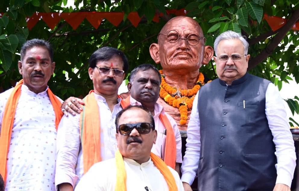 स्वच्छता ही सेवा अभियान के तहत छत्तीसगढ़ विधानसभा अध्यक्ष डॉक्टर रमन सिंह स्वच्छता सम्मान समारोह में हुए शामिल