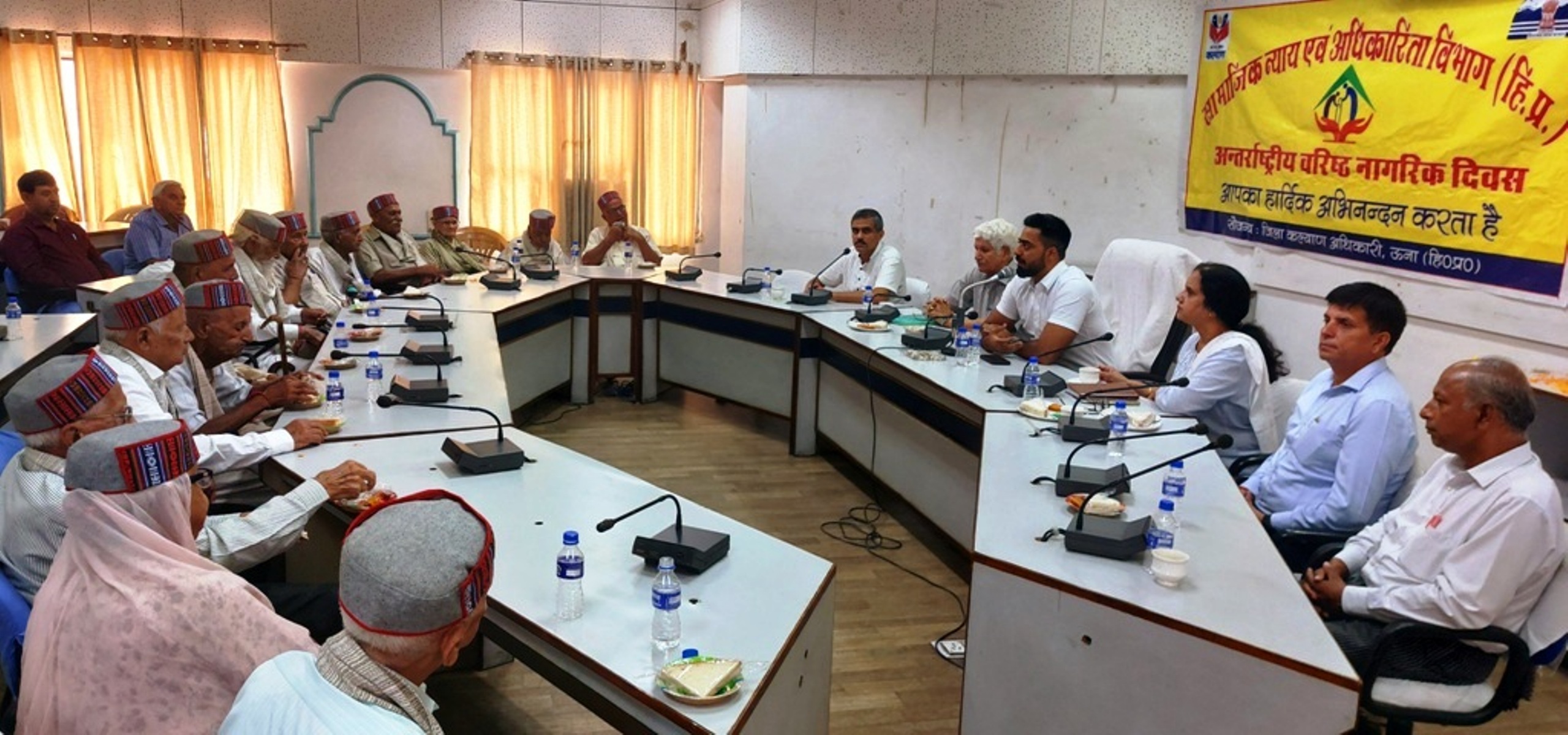 उपायुक्त जतिन लाल ने देश और समाज के विकास में वरिष्ठ नागरिकों के महत्वपूर्ण योगदान की सराहना की