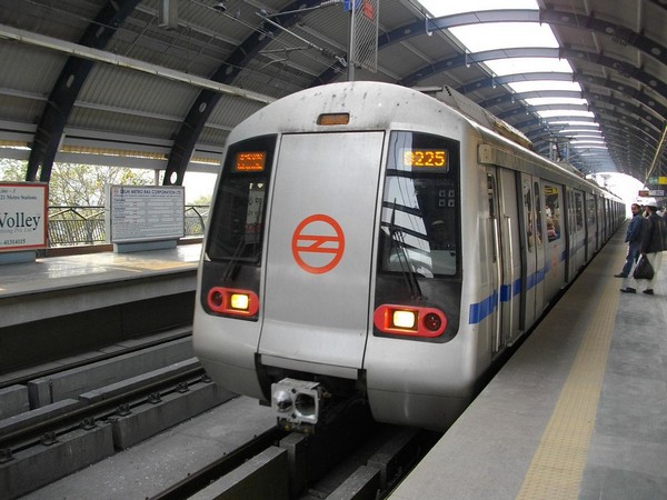     दिल्ली मेट्रो की सभी लाइनों पर आज अंतिम मेट्रो सेवा टर्मिनल स्टेशनों से रात दस बजे चलेगी