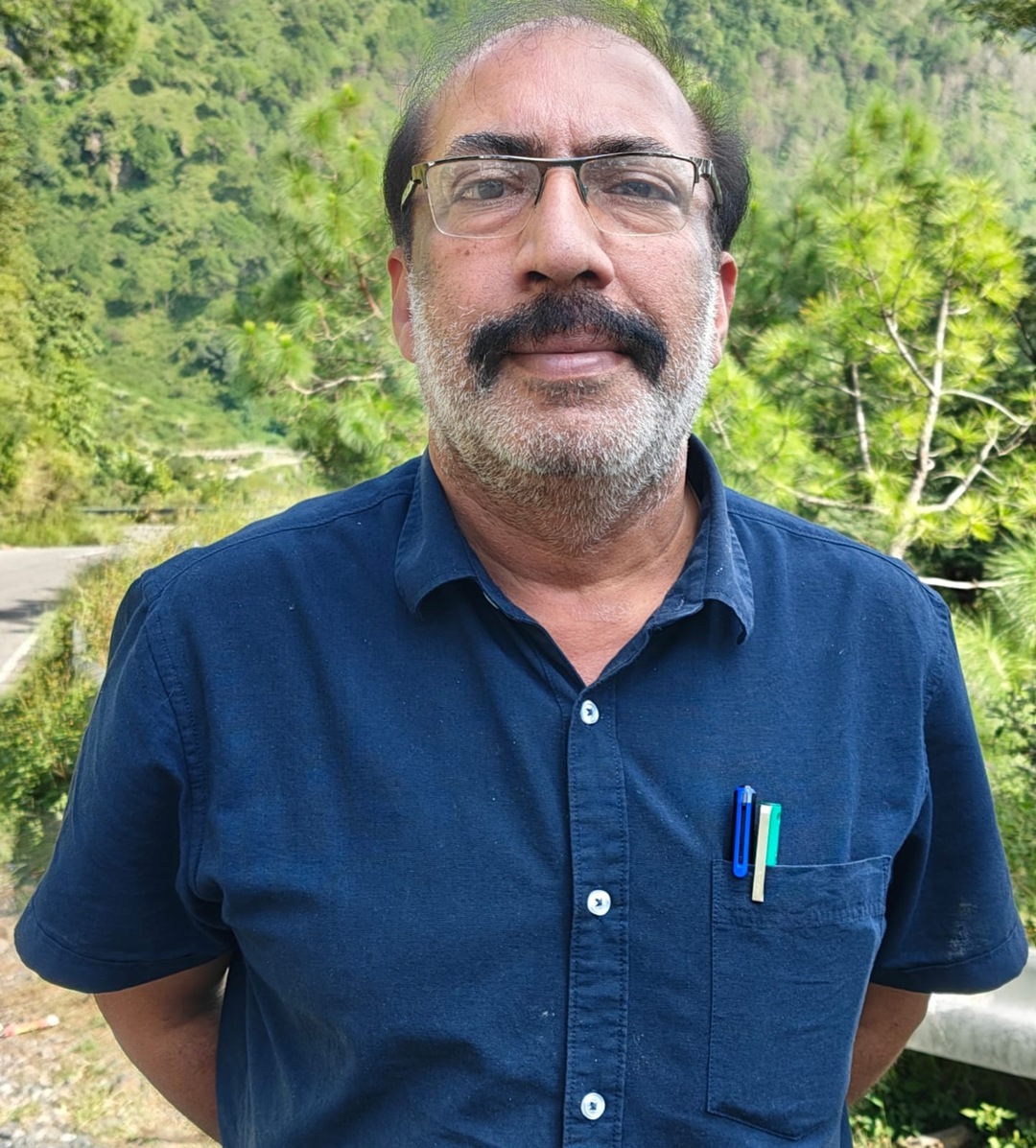 राष्ट्रीय बाल स्वास्थ्य कार्यक्रम के तहत स्कूलों व आंगनबाड़ी केंद्रों में मोबाइल हेल्थ टीमों द्वारा बच्चों व किशोरों की स्वास्थ्य जांच जारी