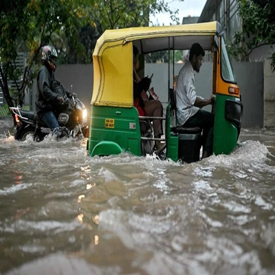 तेज़ बारिश के कारण बेंगलुरु के कुछ हिस्सों में जलभरावः डी. के. शिवकुमार