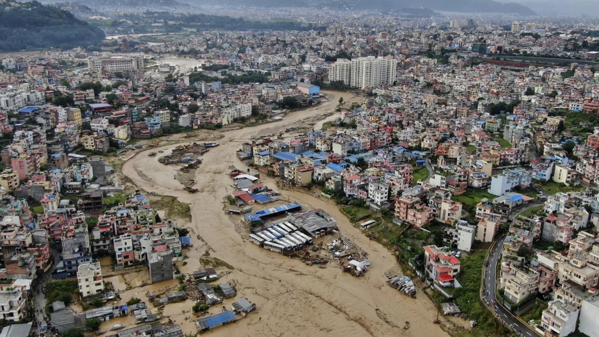 नेपाल में बाढ़ और भू-स्‍खलन से मरने वालों की संख्‍या बढ़कर 233 हुई, 22 अभी भी लापता