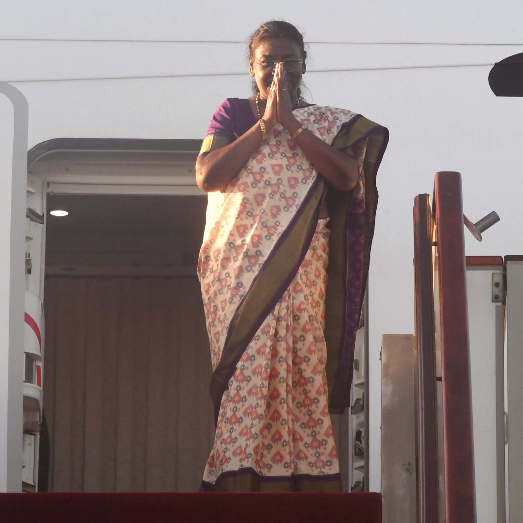 राष्ट्रपति द्रौपदी मुर्मू तीन अफ्रीकी देशों की यात्रा के दूसरे चरण में अल्जीयर्स से मॉरिटानिया के लिए रवाना हुईं