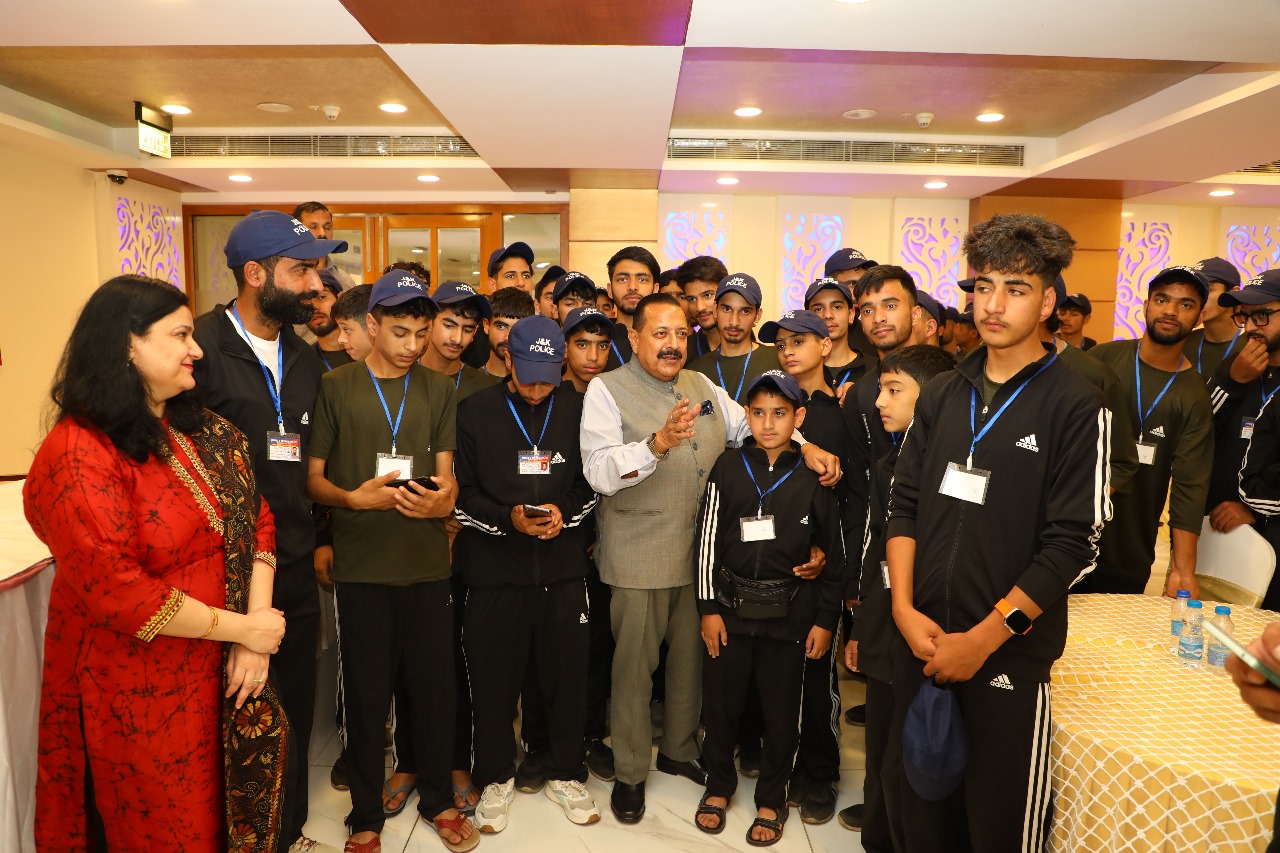 MoS Dr. Jitendra Singh interacts with students of Jammu and Kashmir in New Delhi   