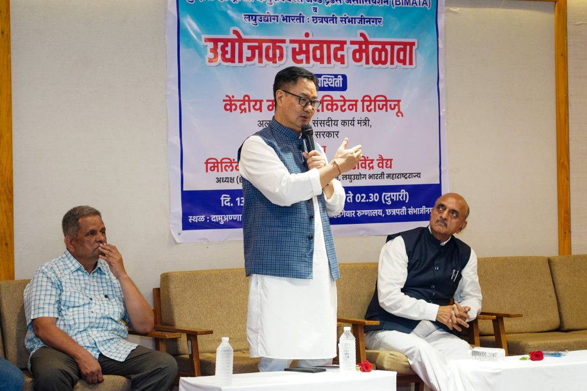 26 नवंबर को भारतीय संविधान की 75वीं वर्षगांठ प्रत्येक गांव में एक राष्ट्रव्यापी “संविधान गौरव अभियान” के साथ मनाई जाएगीः किरेन रिजिजू