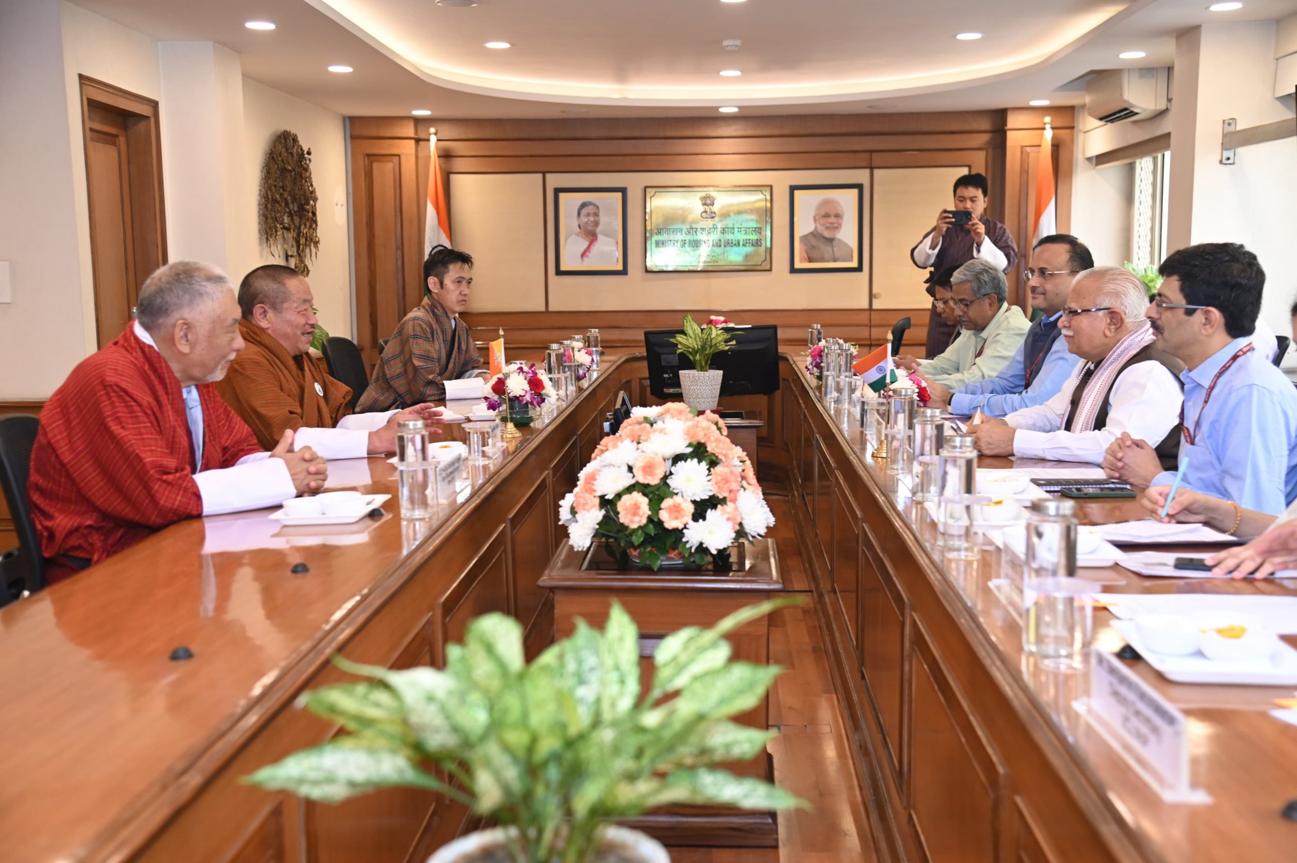 भूटान के ऊर्जा और प्राकृतिक संसाधन मंत्री ल्‍योनपो जेम ने दिल्‍ली में केन्‍द्रीय बिजली मंत्री मनोहर लाल खट्टर से की मुलाकात