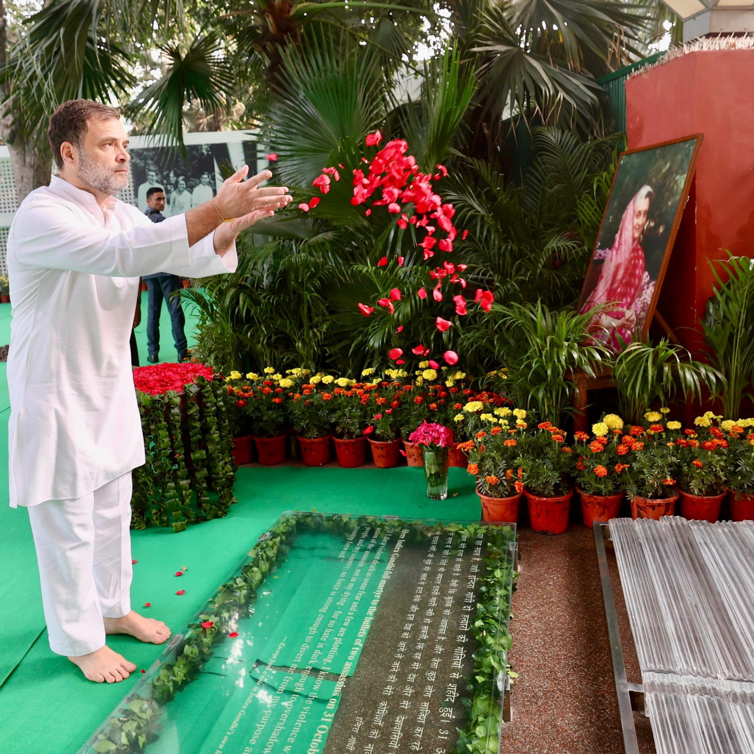 প্রাক্তন প্রধানমন্ত্ৰী ইন্দিৰা গান্ধীৰ স্মৃতি দিৱস উপলক্ষে দেশবাসীৰ স্মৰণ