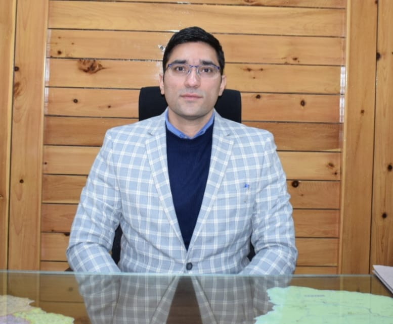 ज़िला दंडाधिकारी मुकेश रेपसवाल ने दिया निर्देश; चंबा में सभी फार्मेसी-केमिस्ट लगाए CCTV कैमरा